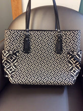 Load image into Gallery viewer, Michael Kors tote