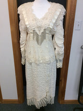 Load image into Gallery viewer, Size 7/8 cachet Wedding Gown