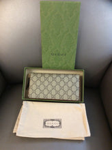 Load image into Gallery viewer, Gucci brown Wallet