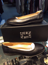 Load image into Gallery viewer, naturalizer Size 6.5 Black Shoes