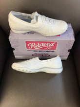 Load image into Gallery viewer, 8 skechers Sneakers