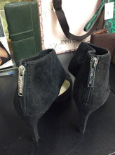 Load image into Gallery viewer, 9 heels