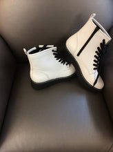 Load image into Gallery viewer, Madden Girl 8.5 Boots