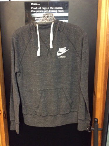 Size M Nike athletic top