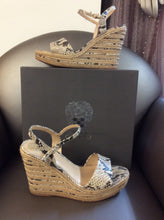 Load image into Gallery viewer, 11 vince camuto wedge
