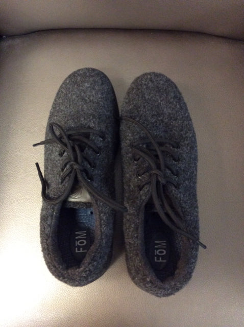 Island Size 7.5 Gray Shoes