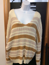 Load image into Gallery viewer, Rue 21 Size L Sweater