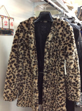Load image into Gallery viewer, Size S Love Tree Coat