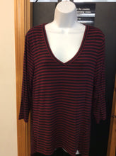 Load image into Gallery viewer, tommy hilfiger Size L Maroon/black jersey