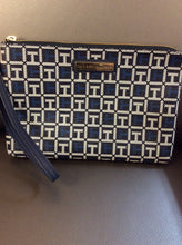 Load image into Gallery viewer, tommy hilfiger Wristlet