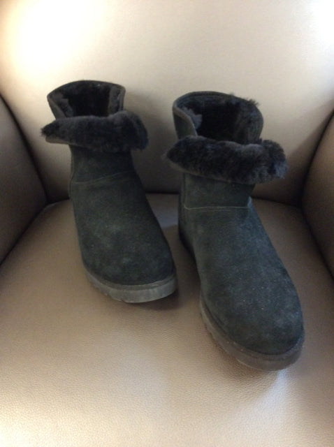 8.5 Ugg Ankle Boots