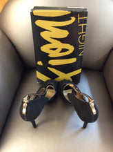Load image into Gallery viewer, 9 fioni heels