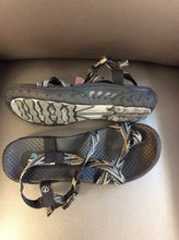 Load image into Gallery viewer, 7 skechers Sandals
