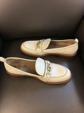 Load image into Gallery viewer, Sam Edelman Size 9.5 Cream Shoes