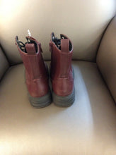 Load image into Gallery viewer, 6.5 So Boots