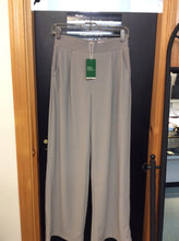 Load image into Gallery viewer, Size S athletic