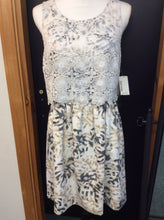 Load image into Gallery viewer, Size M Kensie Dress