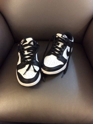 7.5 Nike Sneakers