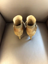 Load image into Gallery viewer, Marc Fisher 6 Ankle Boots
