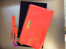Load image into Gallery viewer, Brahmin Wristlet