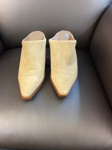 9 vince camuto Clogs