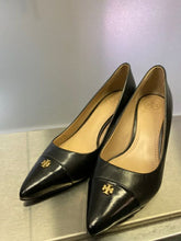 Load image into Gallery viewer, Tory Burch Size 6 Black Shoes