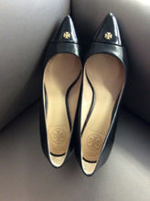 Load image into Gallery viewer, Tory Burch Size 6 Black Shoes