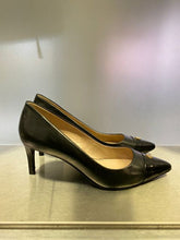 Load image into Gallery viewer, Tory Burch Size 6 Black Shoes