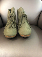 Load image into Gallery viewer, dr scholls 8.5 Boots